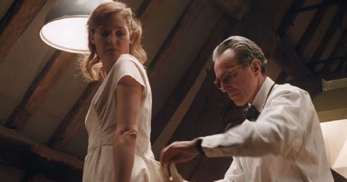 ''Il filo nascosto'': Daniel Day Lewis � un raffinato stilista in attesa di essere ''scucito''